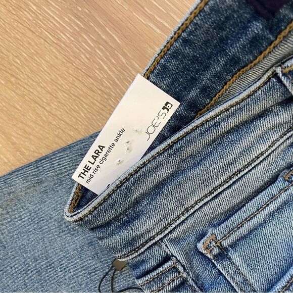 The Lara Ankle Cigarette Jeans
JOE'S - Picture 6 of 8